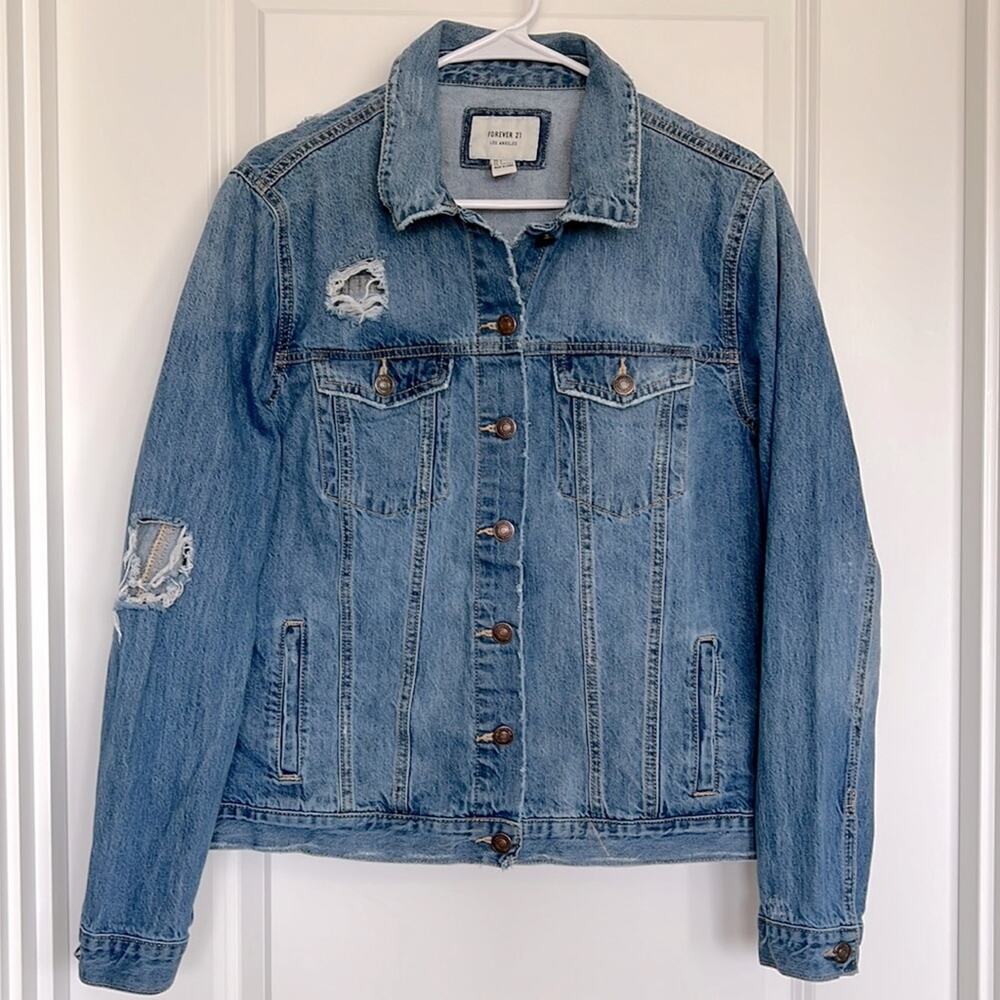Forever 21‎ Women’s Blue Medium Wash Distressed Button Up Denim Jacket Size L